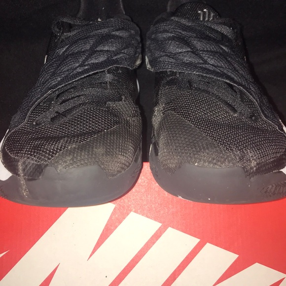 Kyrie Irving low 1’s 10.5 Black & silver swoosh - Picture 13 of 14